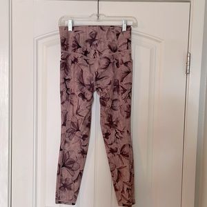 Flowered Athleta leggings mid calf. Size small.